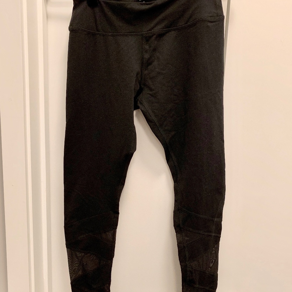 Tonic Cut-Out Ankle Length Leggings